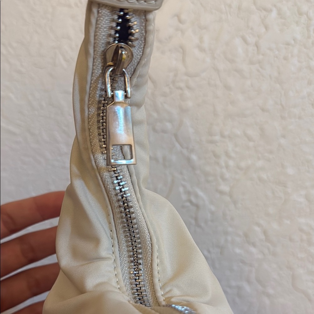 PrettyLittleThing Cream Hobo Bag NWT - Picture 4 of 6